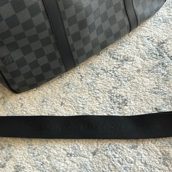Authentic Louis Vuitton
Damier Graphite tote - Picture 5 of 10